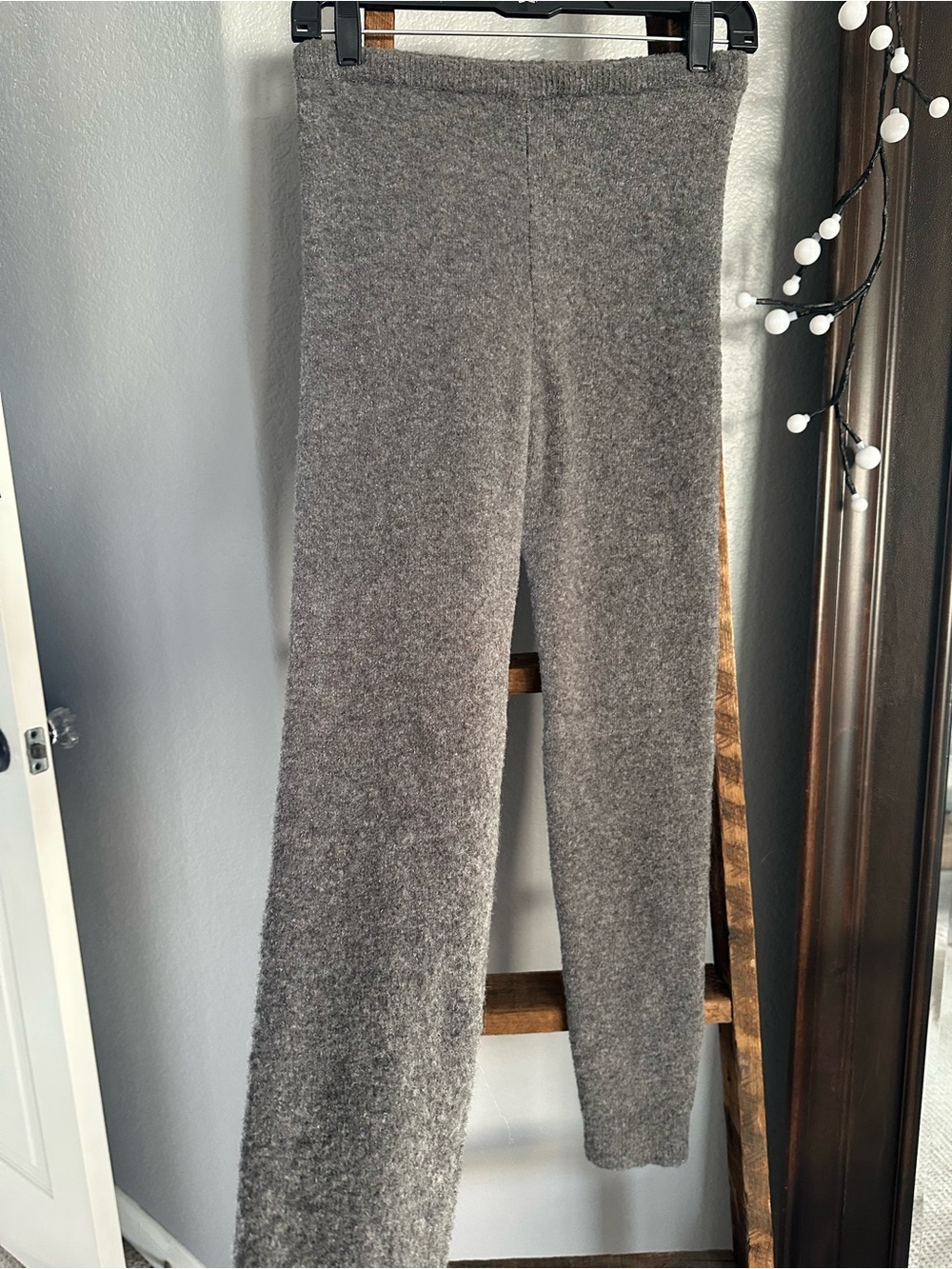 HUE Gray Knit Leggings, size M/L - Picture 1 of 10
